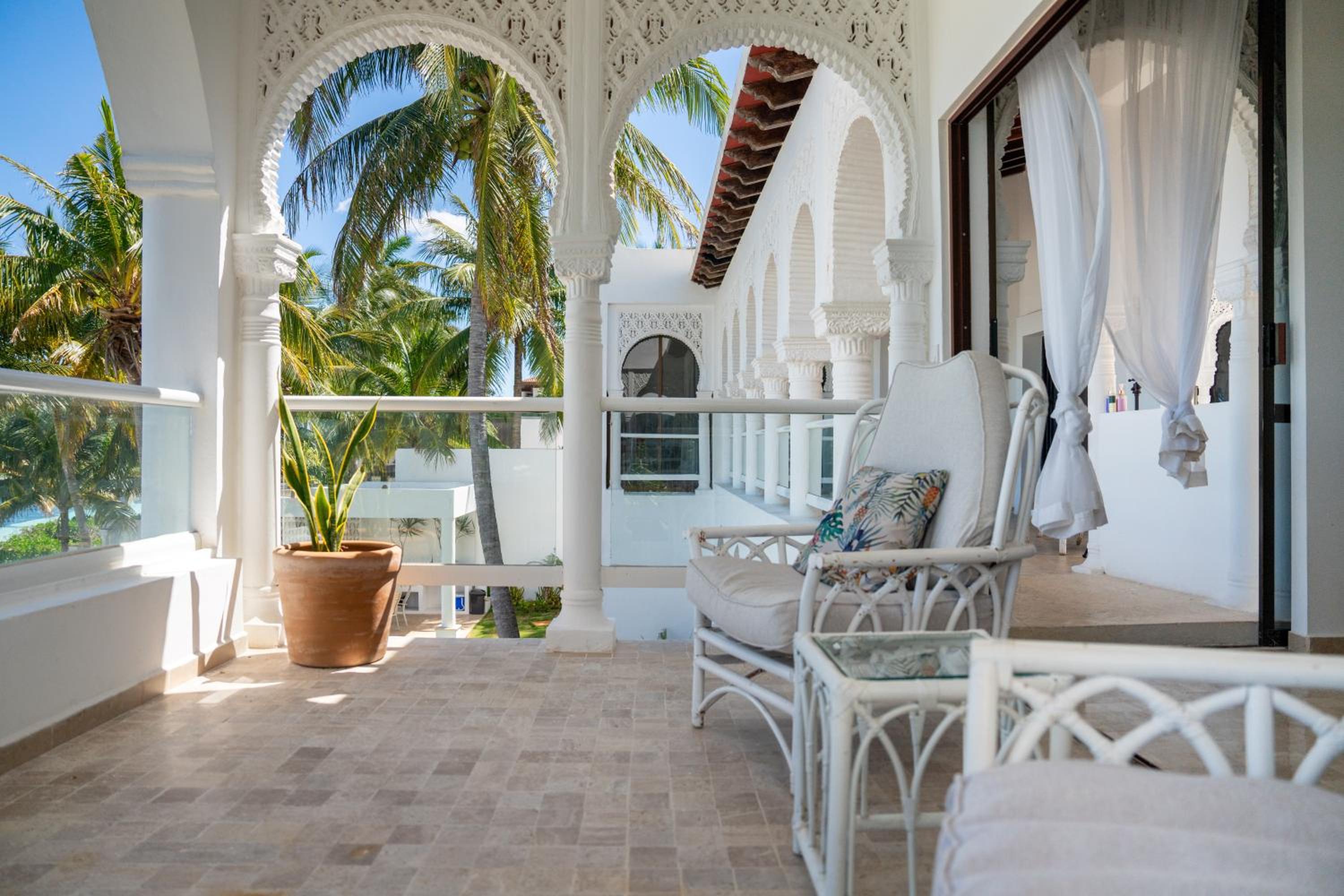 Unique 5BR Beachfront Villa w/ Private Pool!