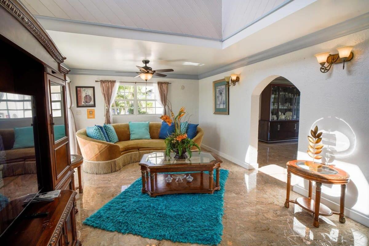 Tropical Paradise, Pool, Beaches & 360 Views view 4