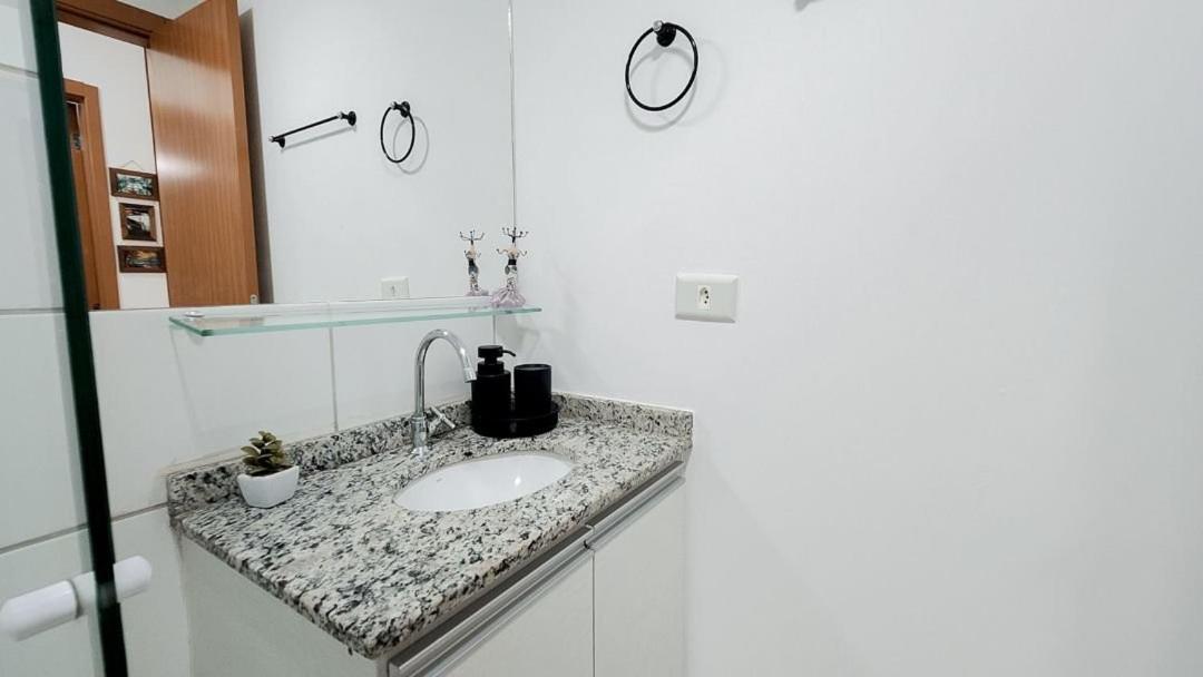Apto 400m UEL, 2 quartos, ar condicionado egaragem