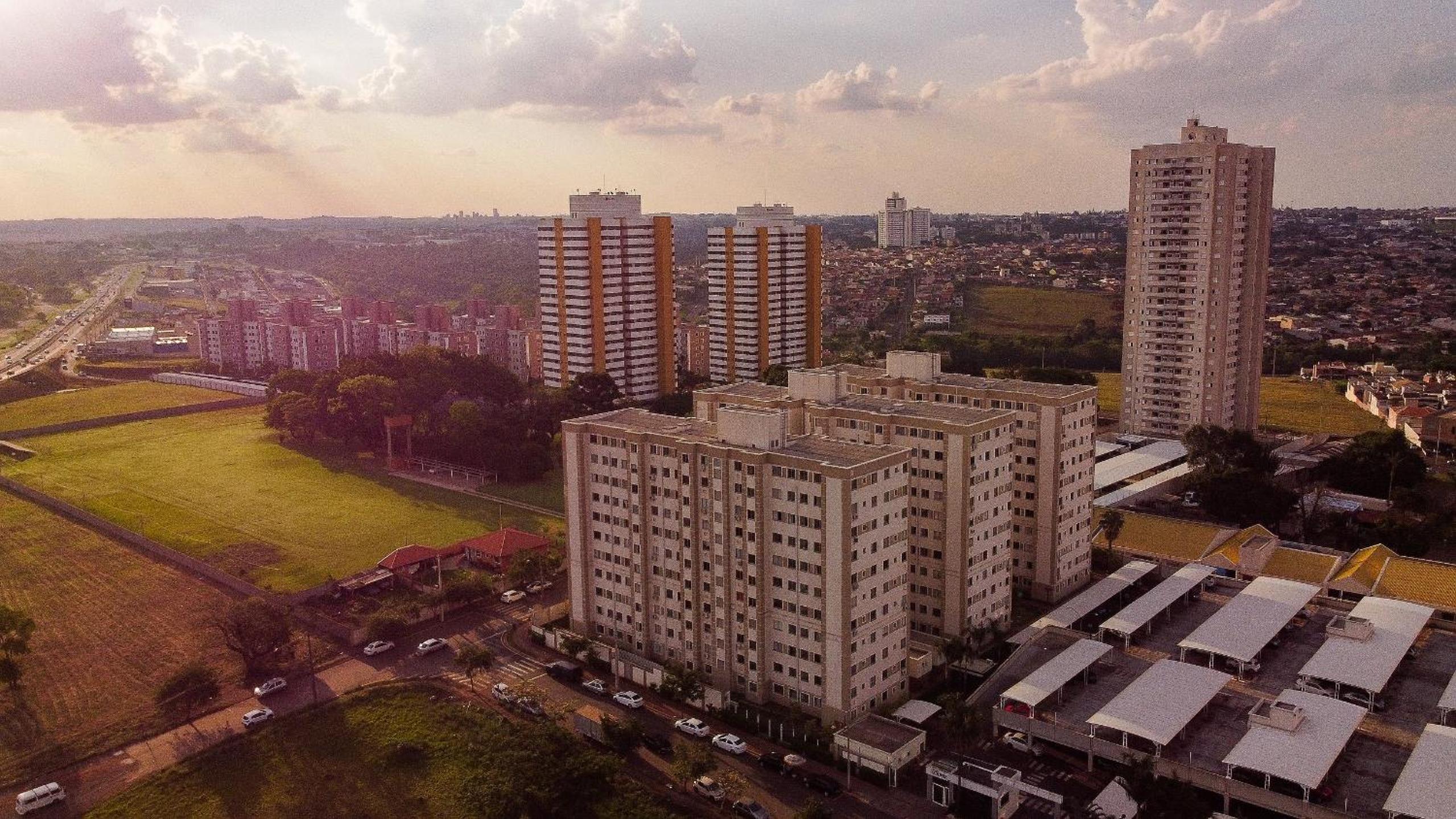 Apto 400m UEL, 2 quartos, ar condicionado egaragem