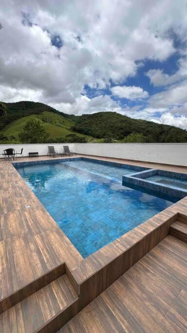 Sítio com piscina incrível