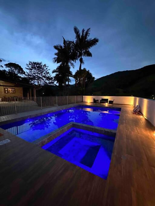 Sítio com piscina incrível
