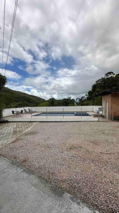 Sítio com piscina incrível