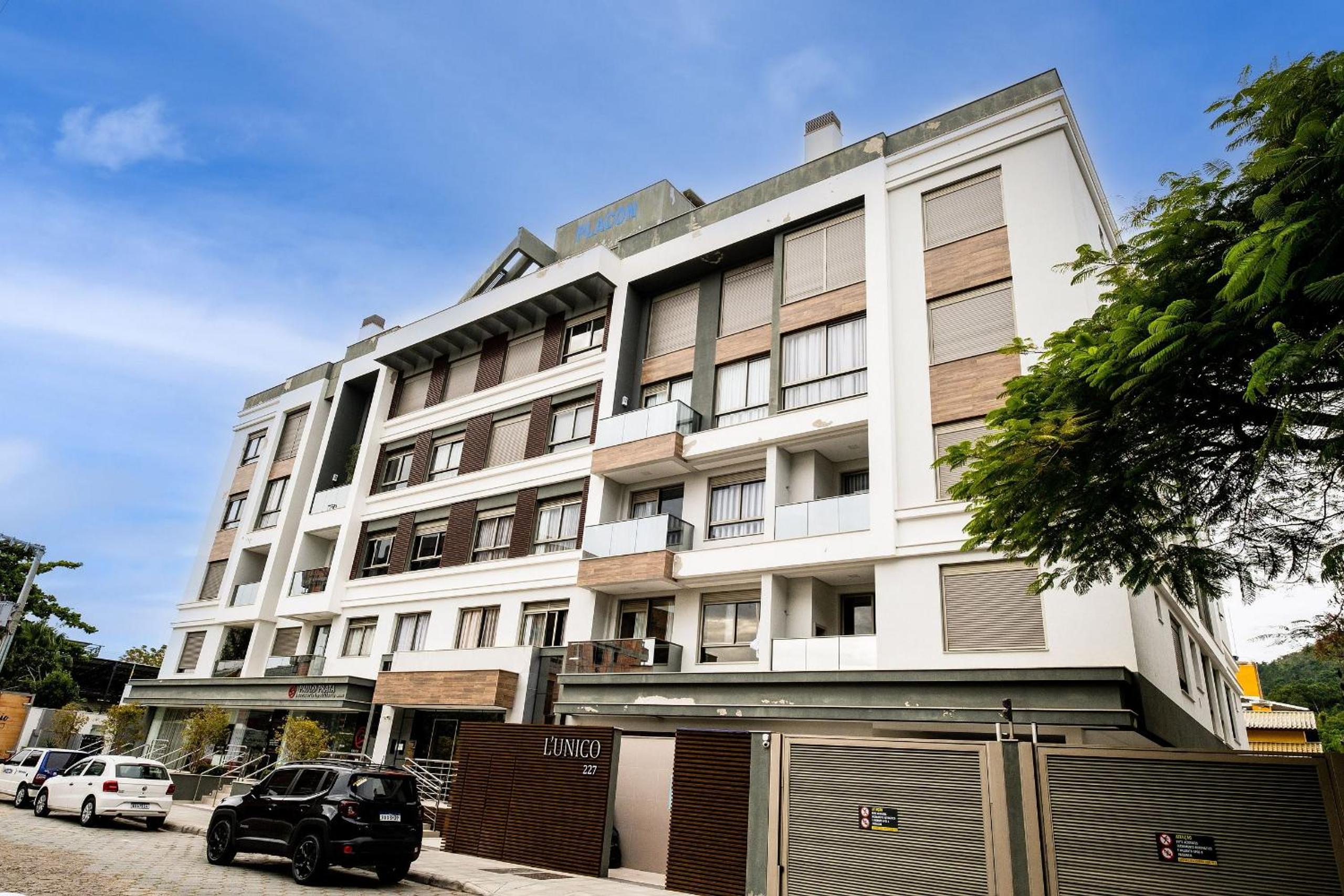 ELUs - Building with Rooftop Pool 350m from the Beach!