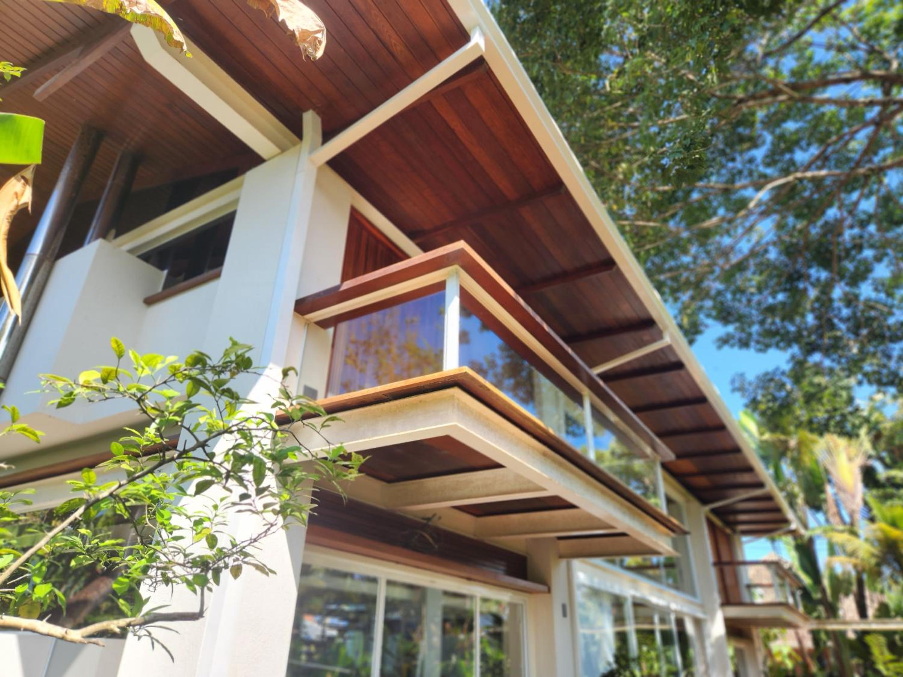 Salt 'n Paradise Luxury Surf and Beach Suites
