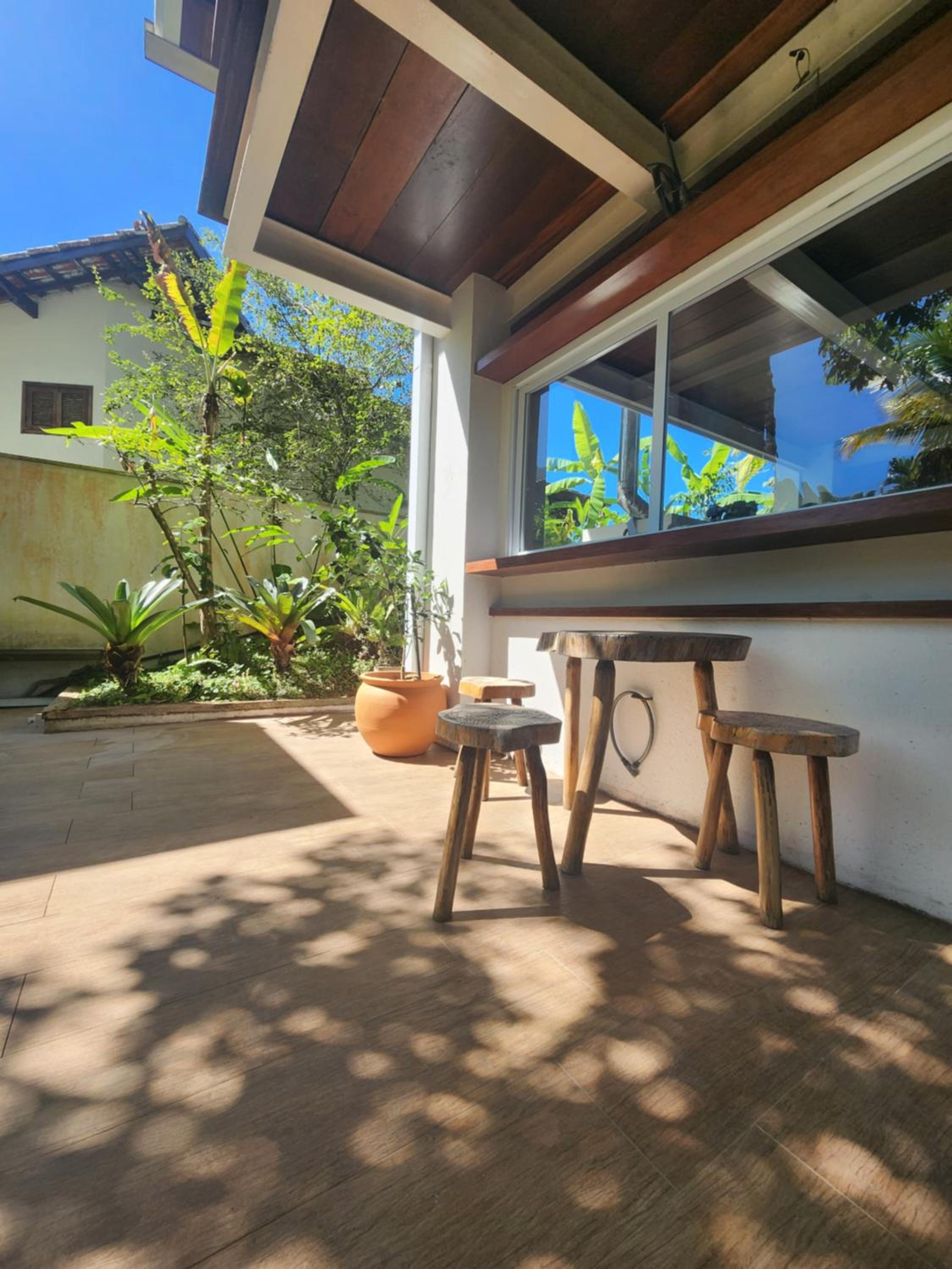 Salt 'n Paradise Luxury Surf and Beach Suites