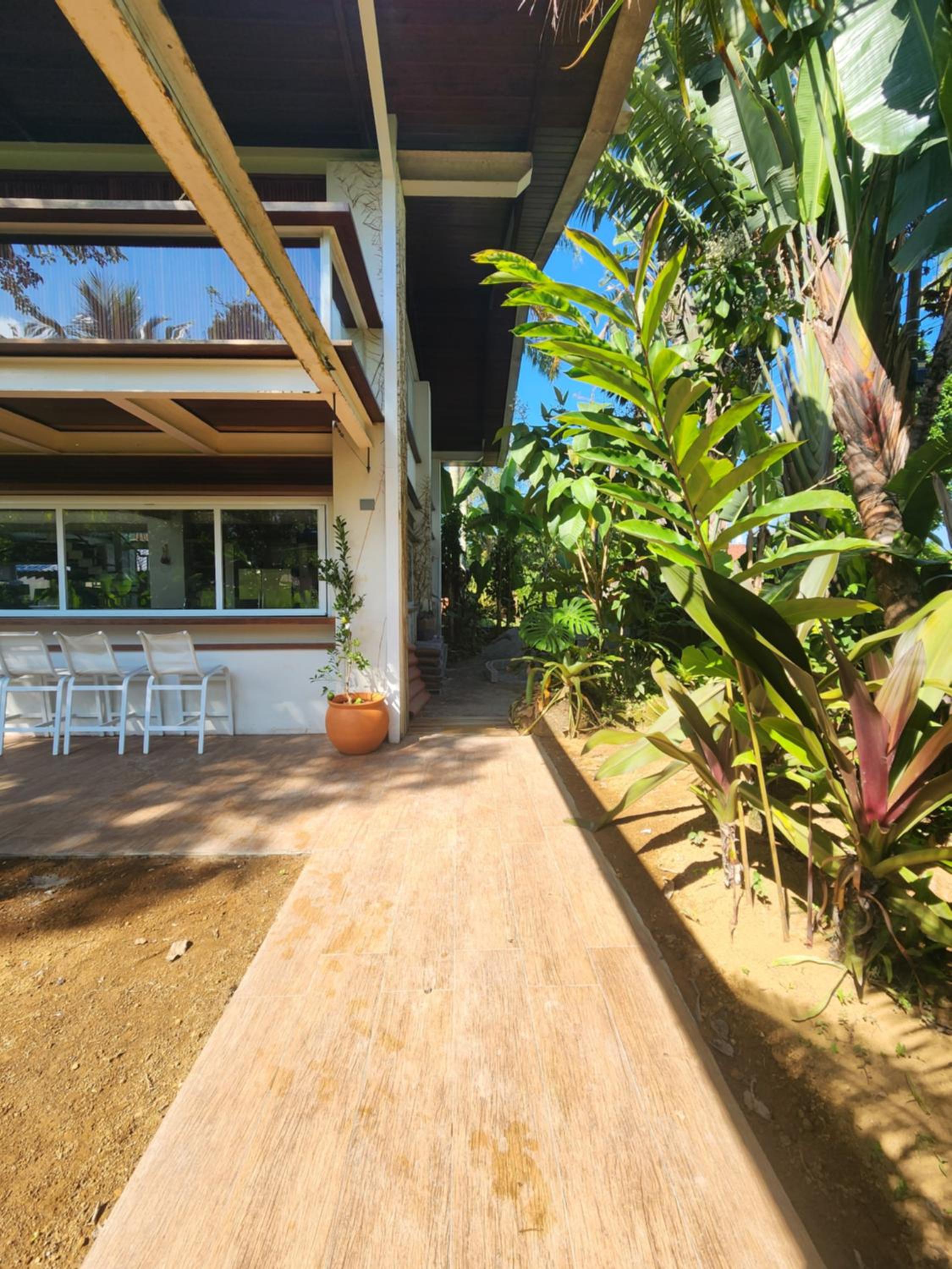 Salt 'n Paradise Luxury Surf and Beach Suites