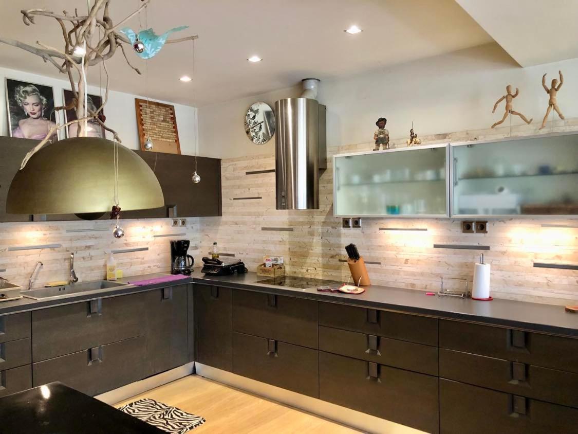 Capricorn Studio Home