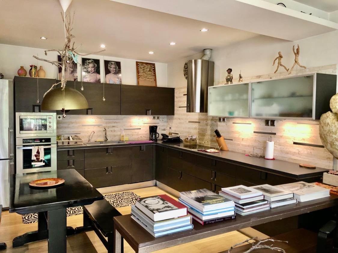 Capricorn Studio Home