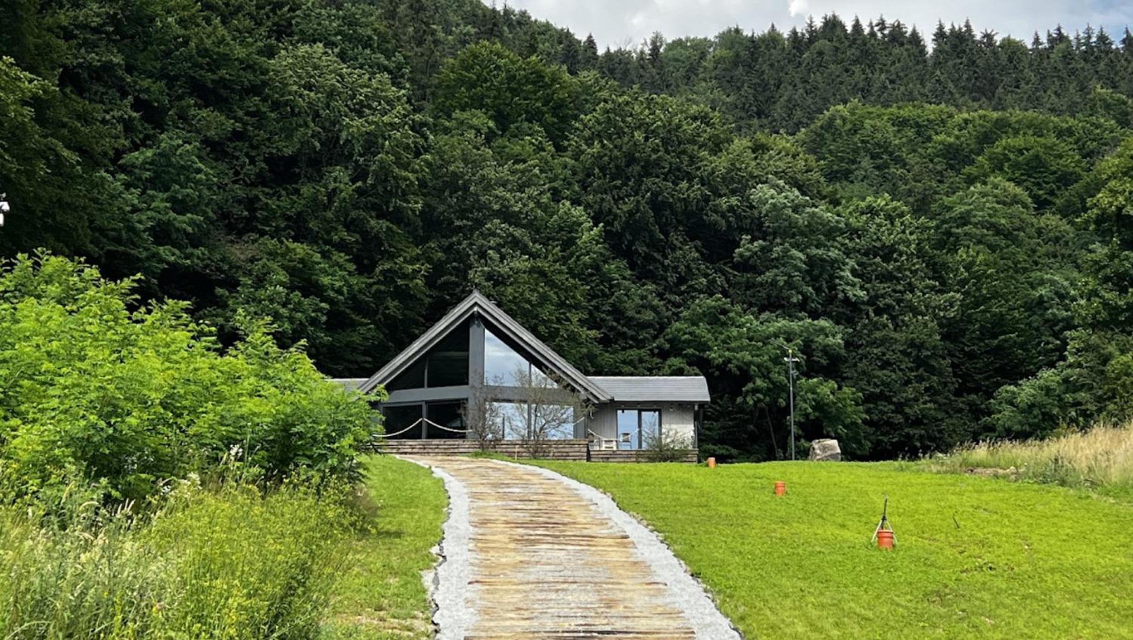 KissHaz Luxury Villa
