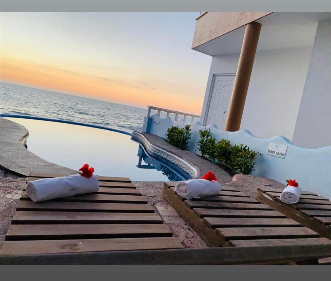 Hotel Grand Bahía Los Cocos - Image 1