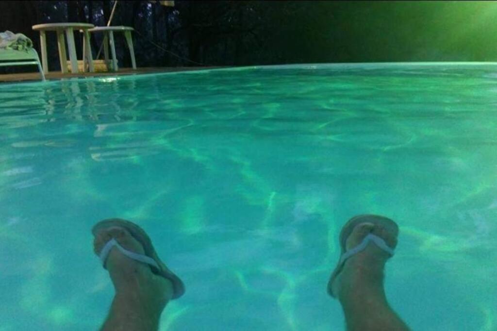 Chácara com piscina em condomínio fechado próx Shopping Outlet Catarina