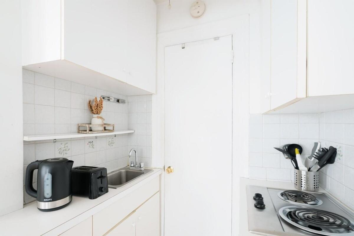 11-4F Prime west village designer 1BR