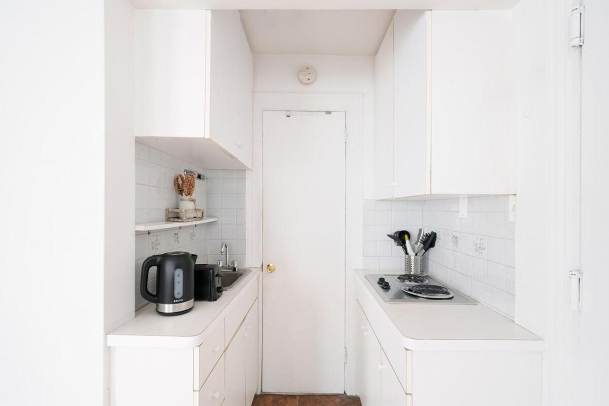 11-4F Prime west village designer 1BR