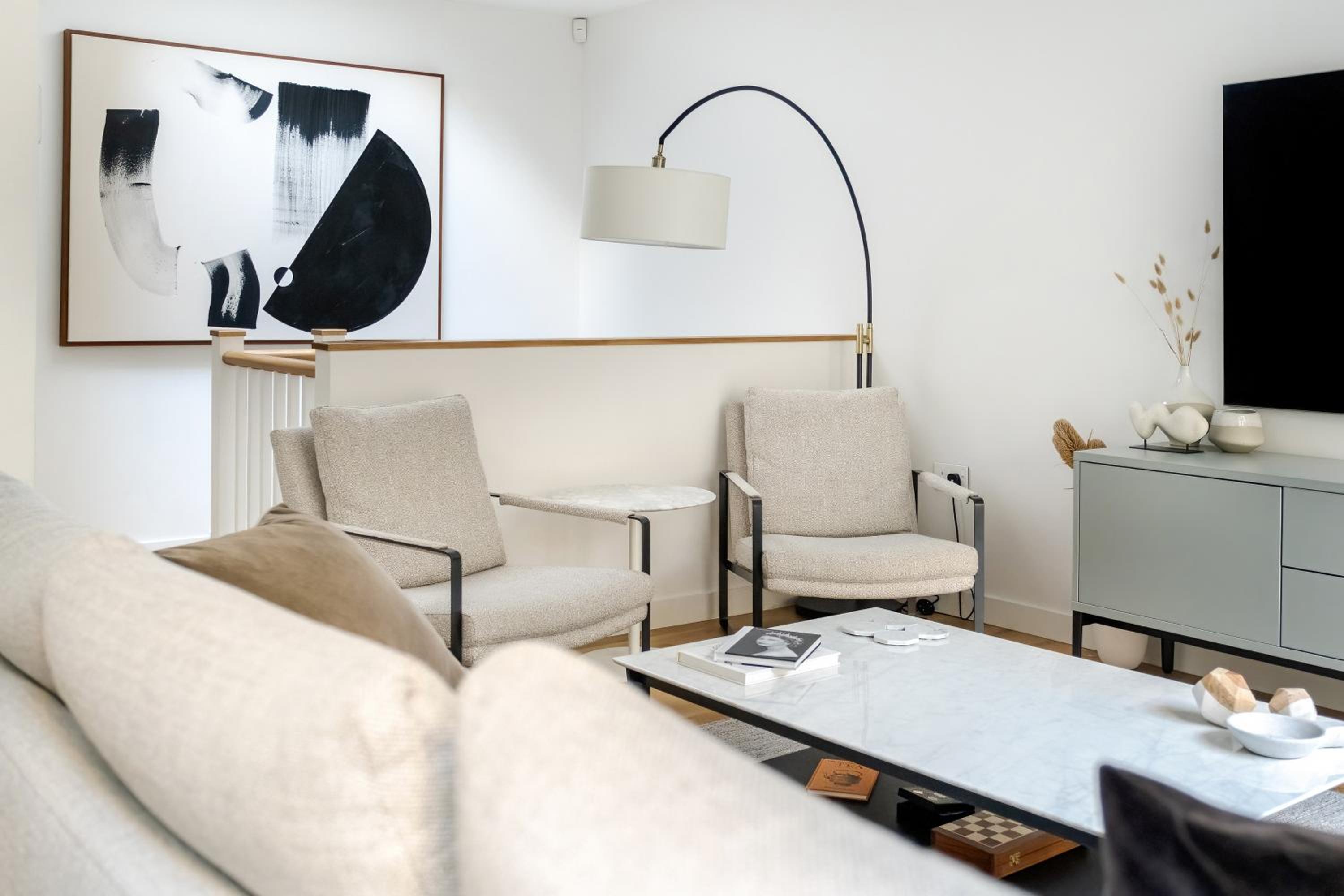 Luxury Central Mayfair Townhouse with AC 3BR 3BA
