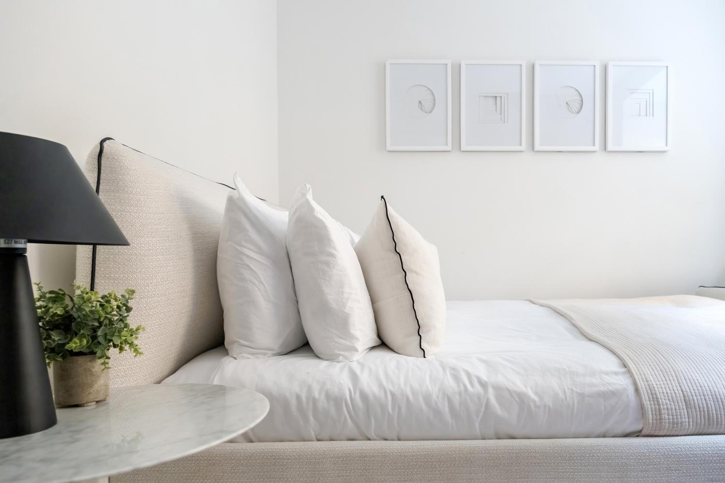 Luxury Central Mayfair Townhouse with AC 3BR 3BA
