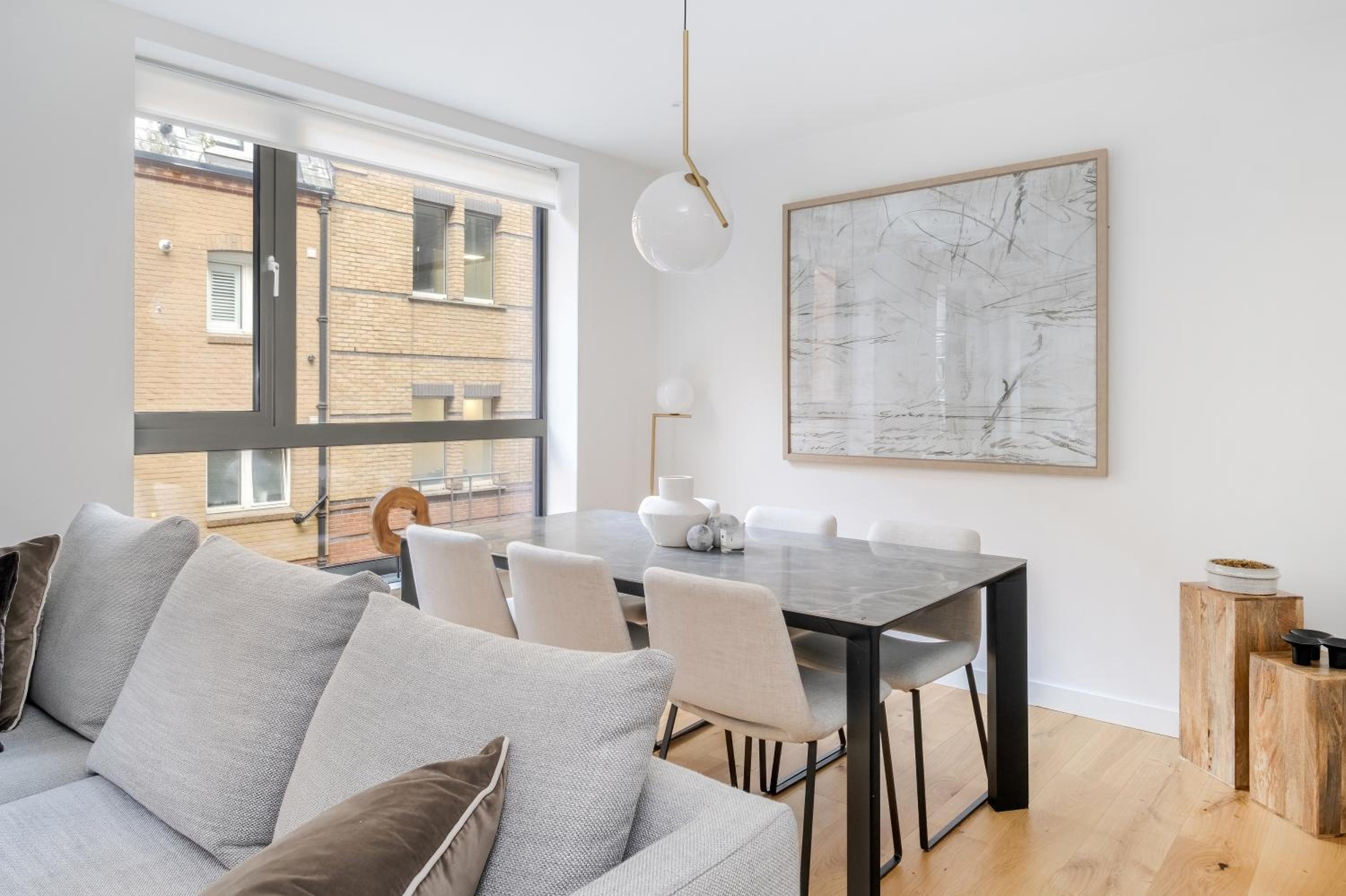 Luxury Central Mayfair Townhouse with AC 3BR 3BA