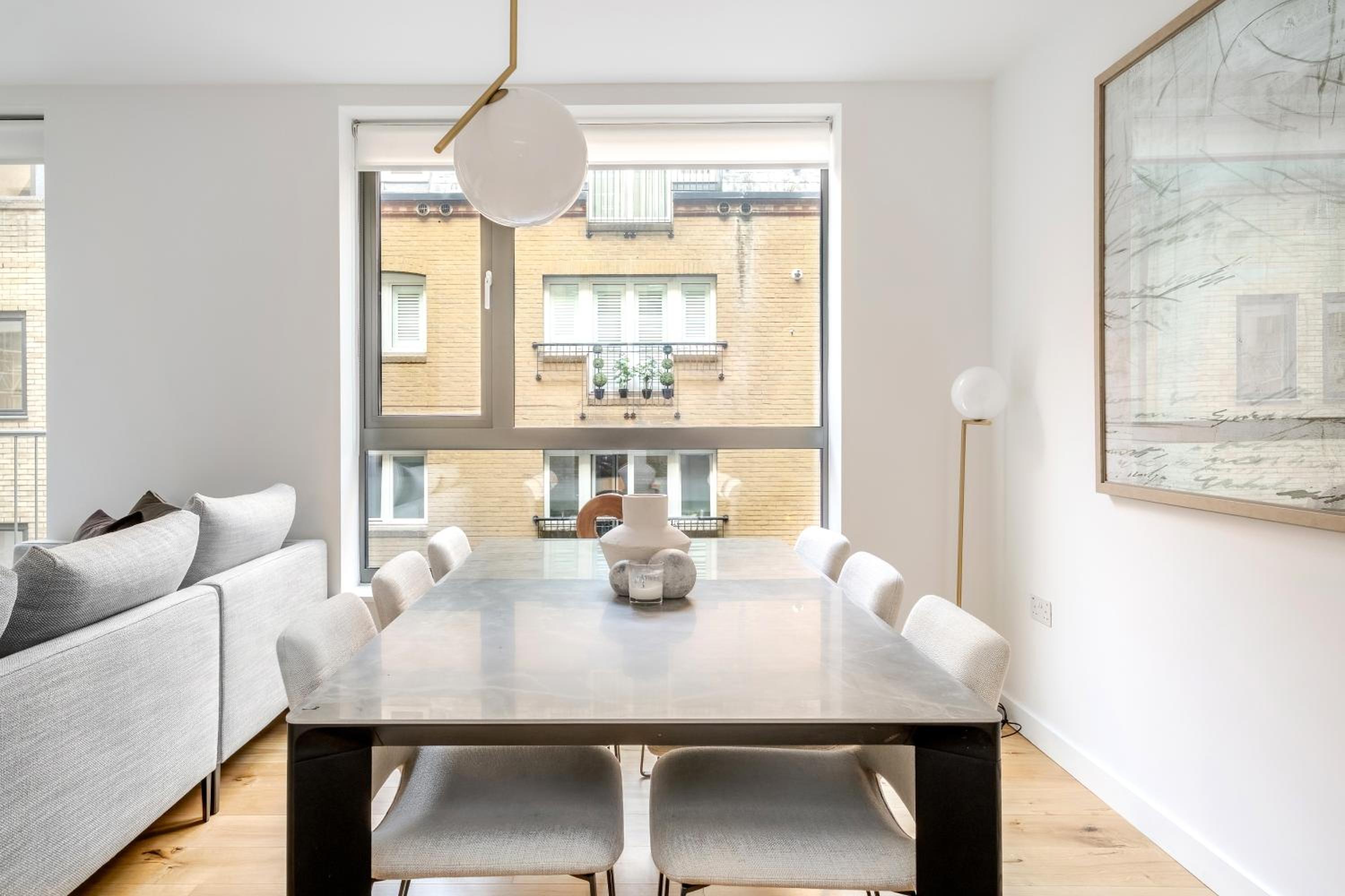 Luxury Central Mayfair Townhouse with AC 3BR 3BA
