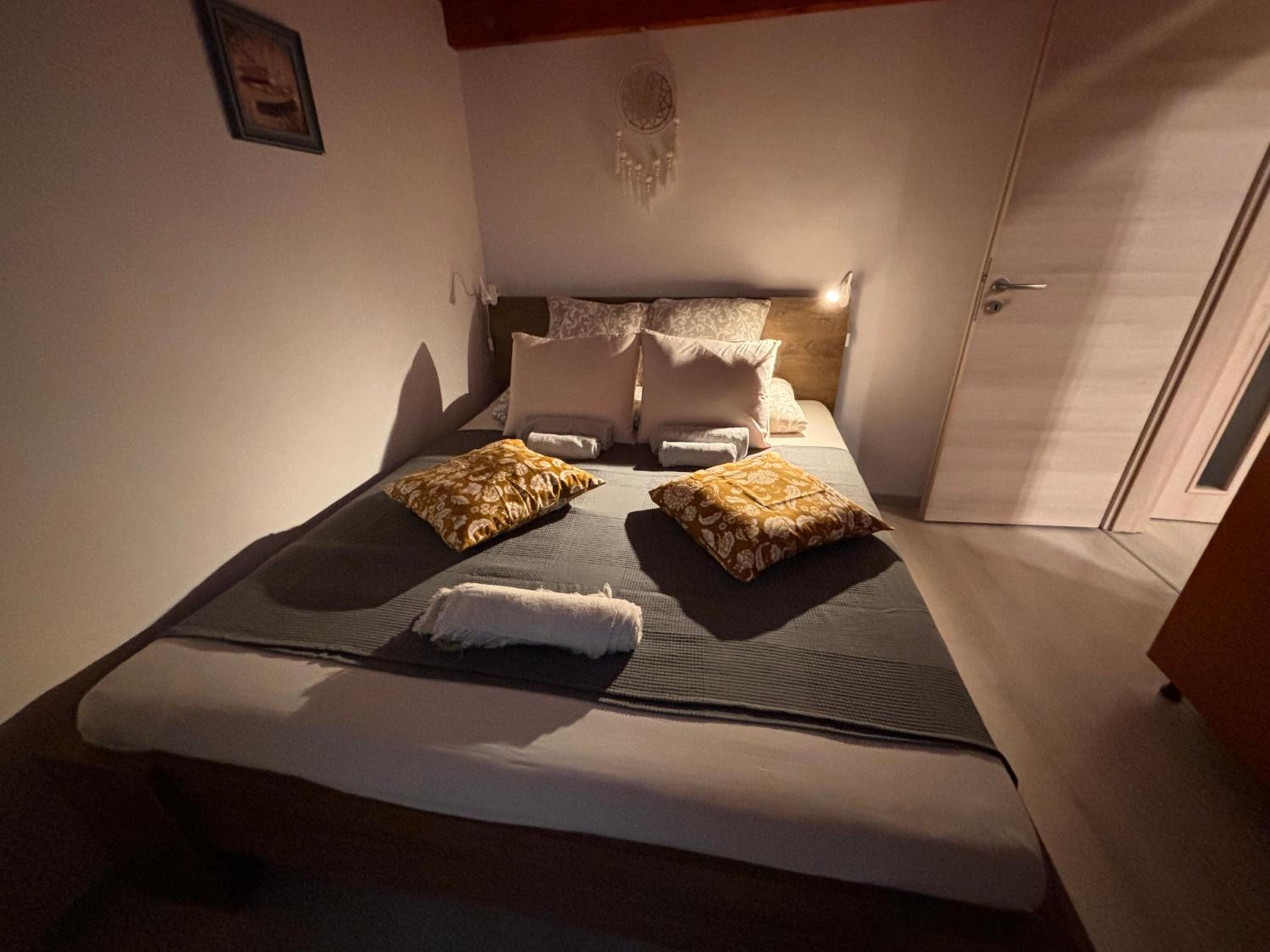 Goldcentral Apartment Danube-Private Terrace-Convenient Location