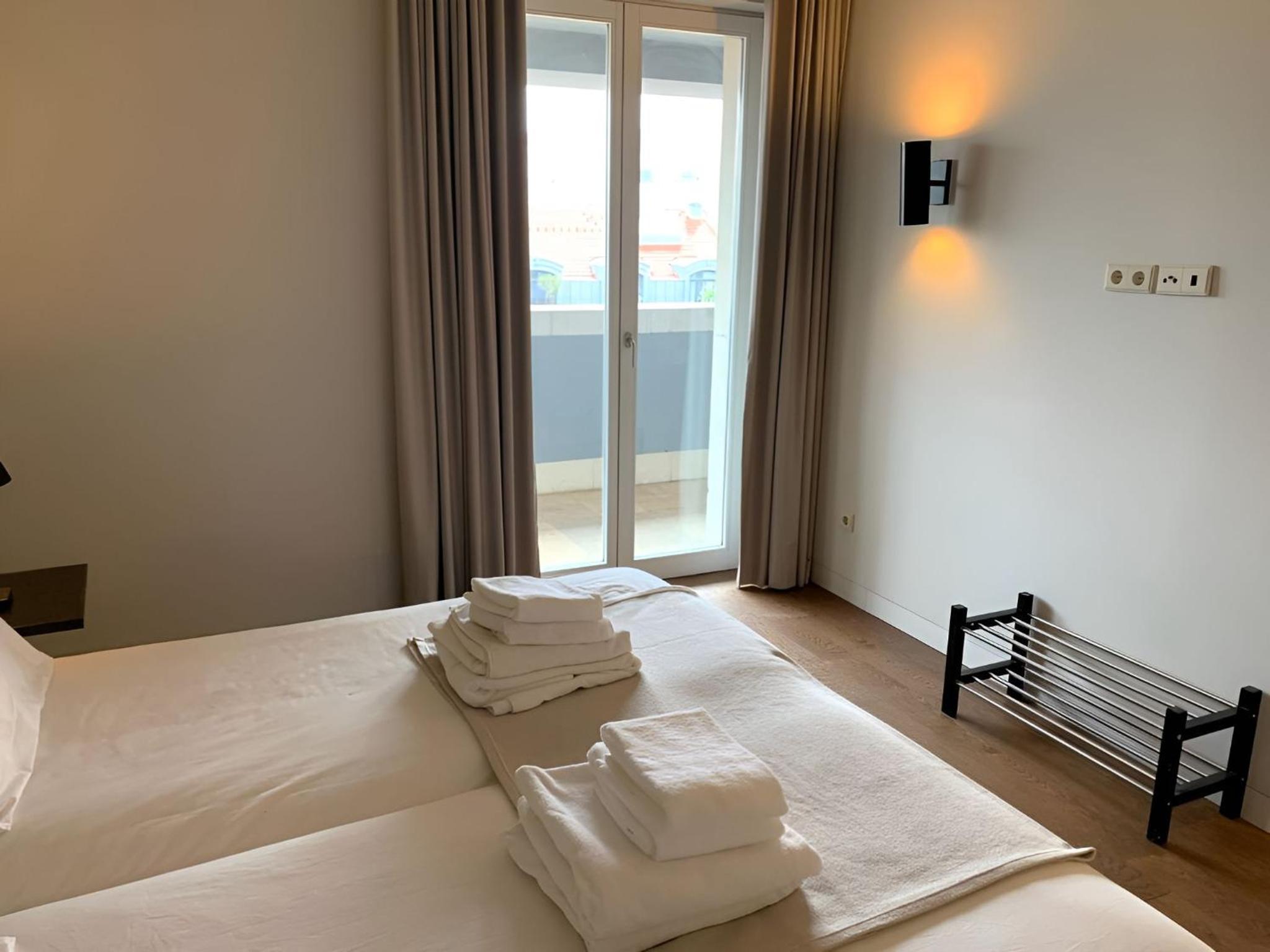 Lisbon Finestay 8 Building apt with balcony and city view view 3