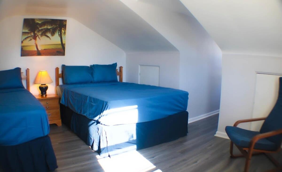 Newly Renovated 2-Bed near Downtown-North Shore view 4