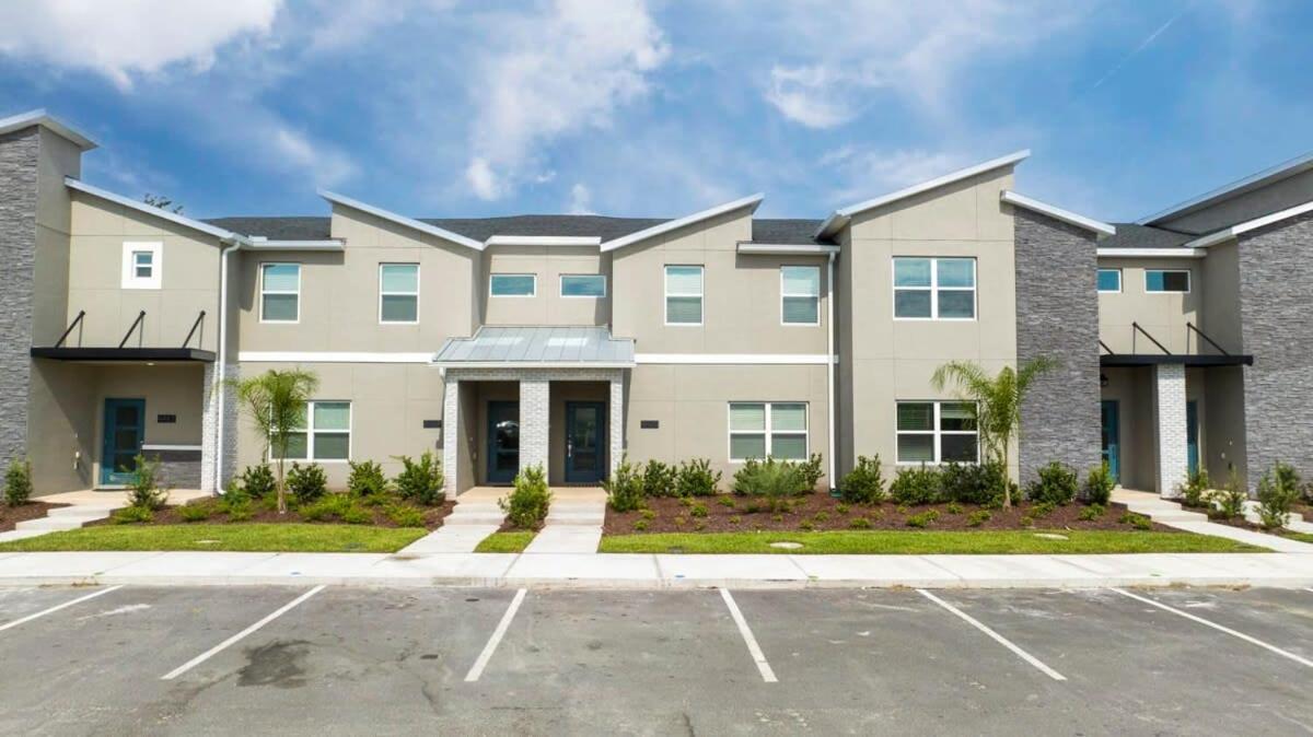 Gorgeous 4Bd with Pool at Storey Lake Resort 4475 - Image 1