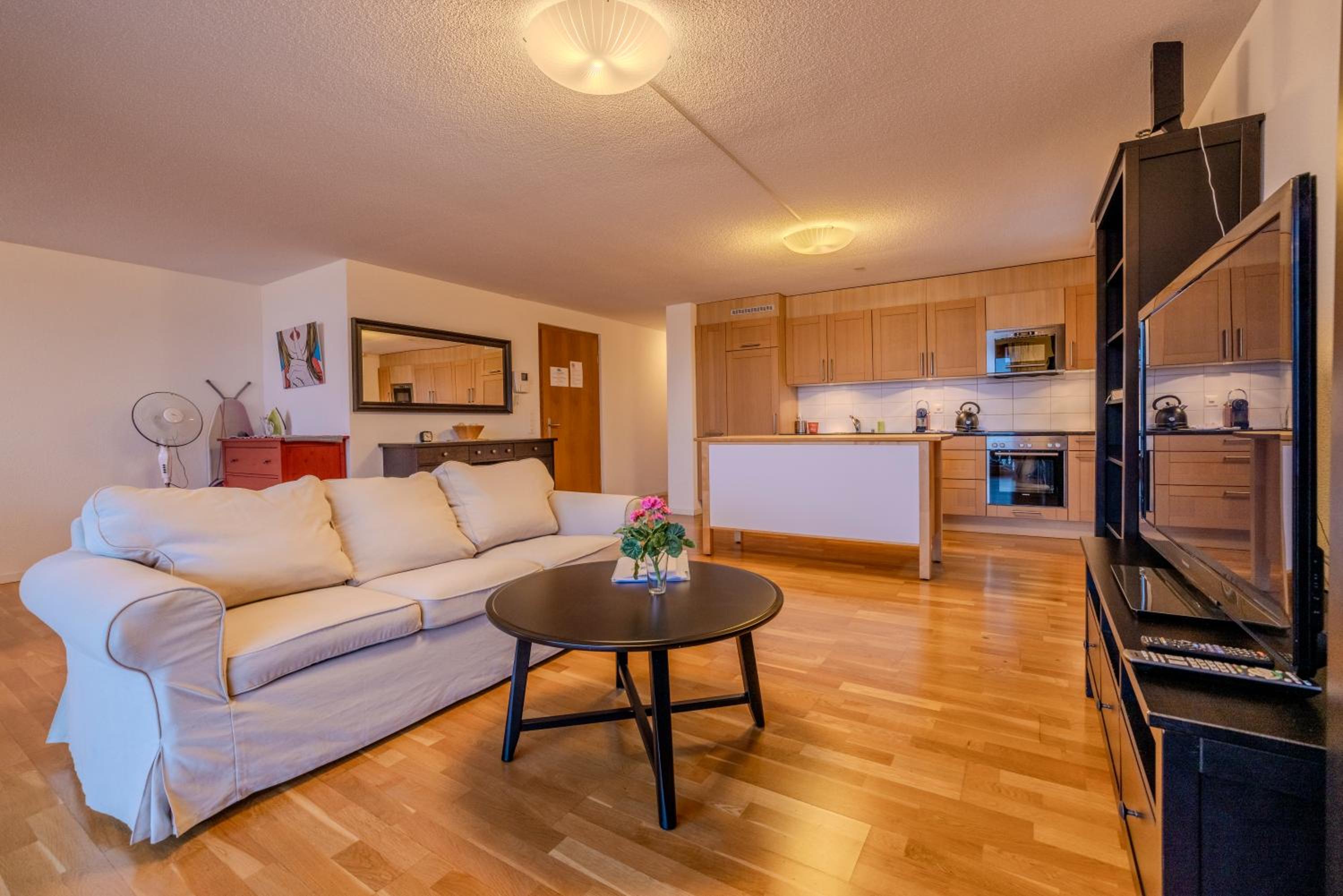Chalet Apartments Iseltwald view 3