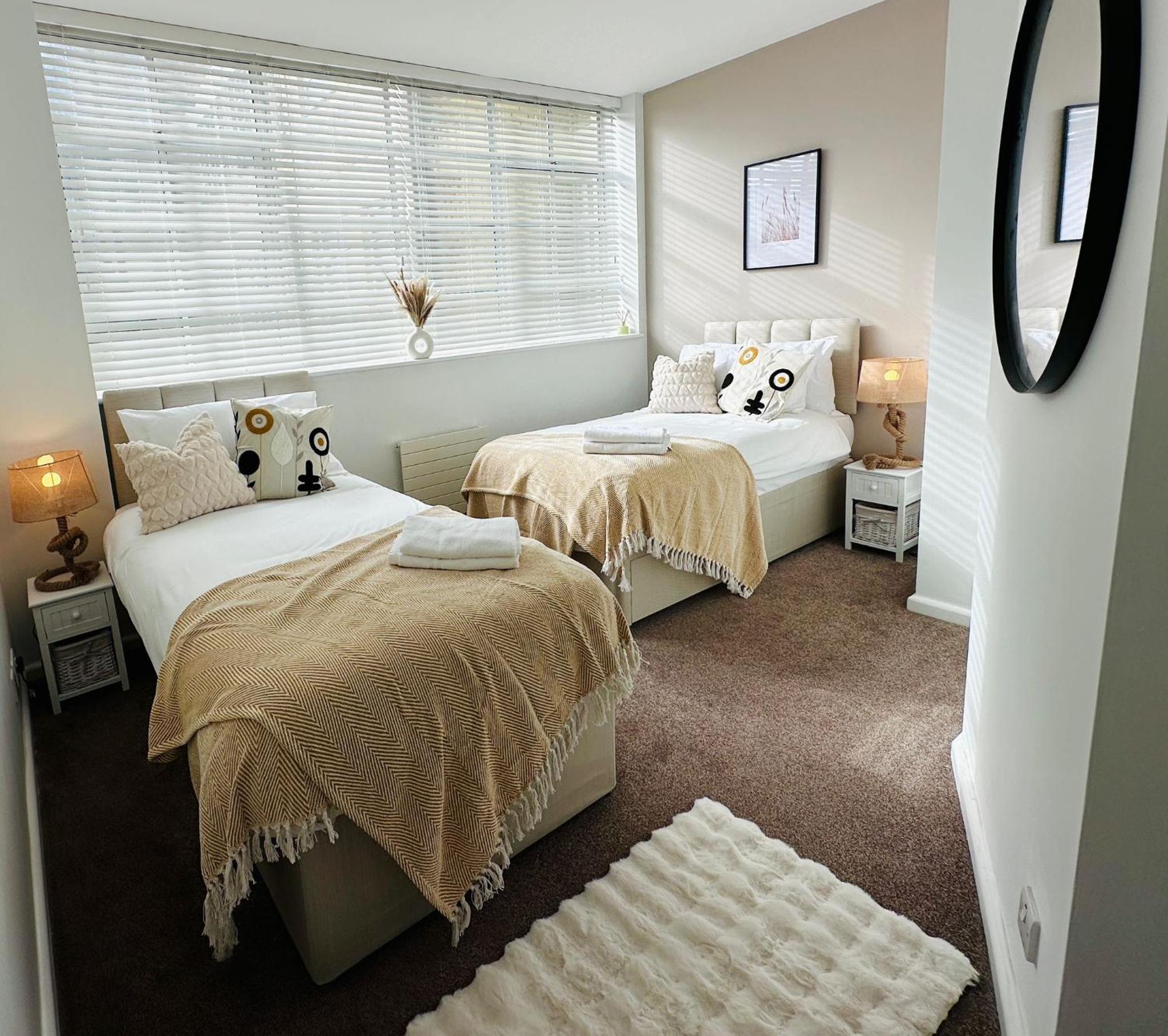 Central Location - Lanes with Free Parking - Ideal for Contractors, Families and Business view 2