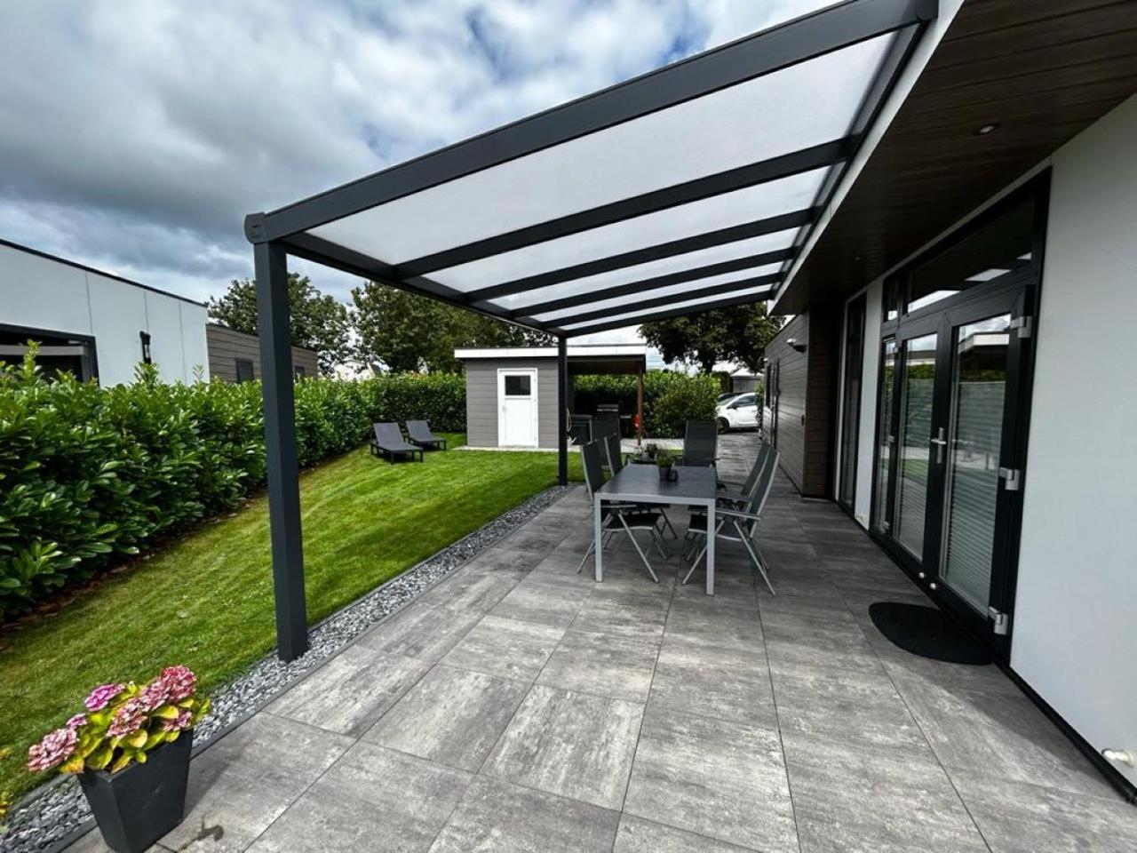 Ferienhaus / Chalet / Bungalow am See, Holland, Niederlande, Lathum