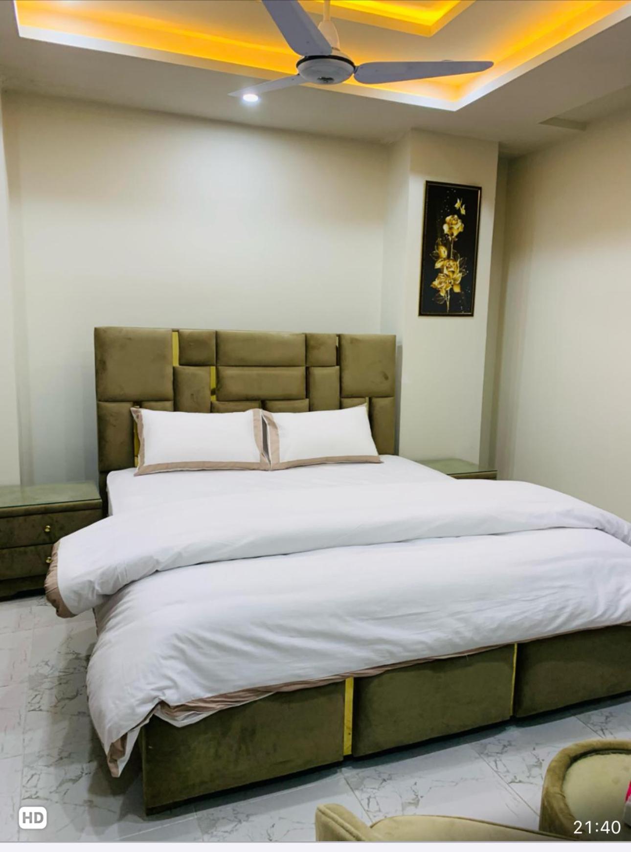 Chic 1-Bed Retreat Your Ideal Urban Escape Awaits Discover Comfort & Convenience in the Heart of Bahria Hub Commercial Book Now view 4