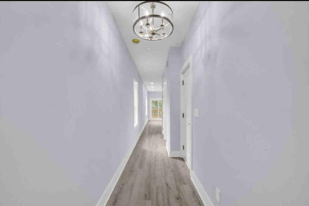 NEW Luxury Home Downtown Pet Friendly Fenced Yard, photo 29