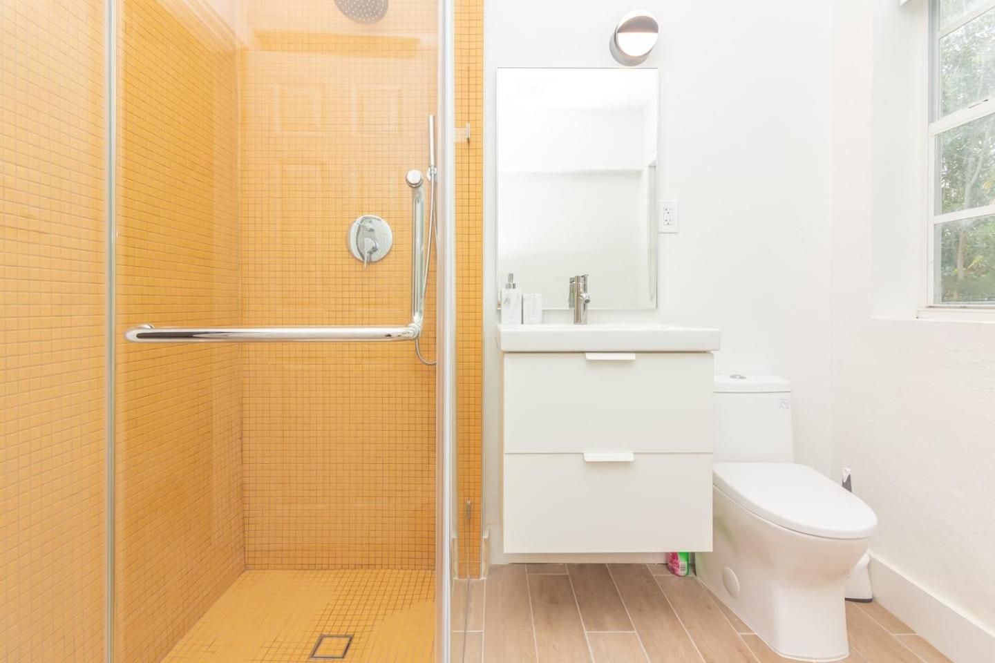 Large Stylish Studio Apartment In El Portal #3