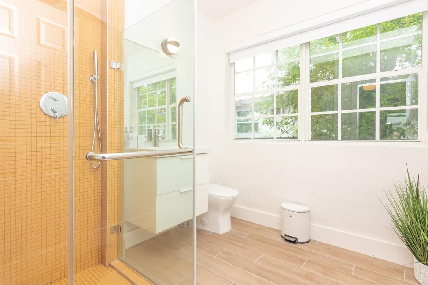 Large Stylish Studio Apartment In El Portal #3