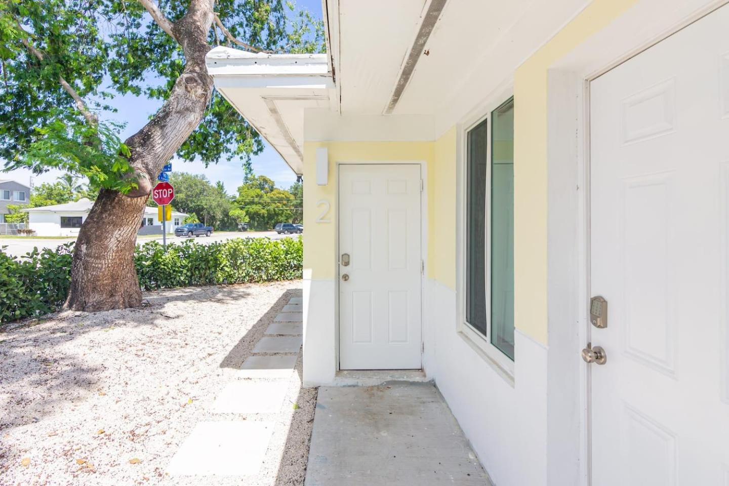 Newly Renovated Stylish Studio In El Portal #2