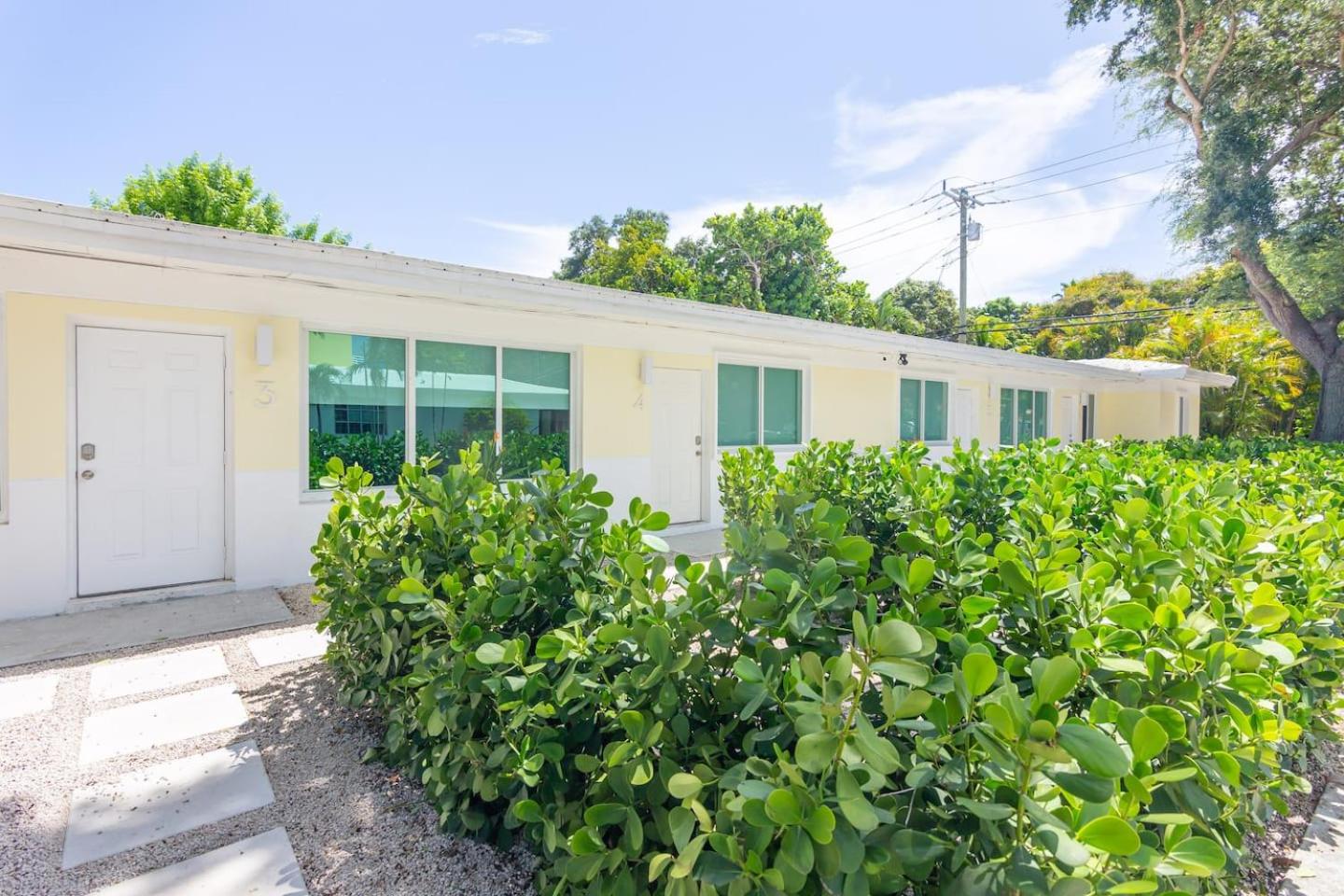 Newly Renovated Stylish Studio In El Portal #2