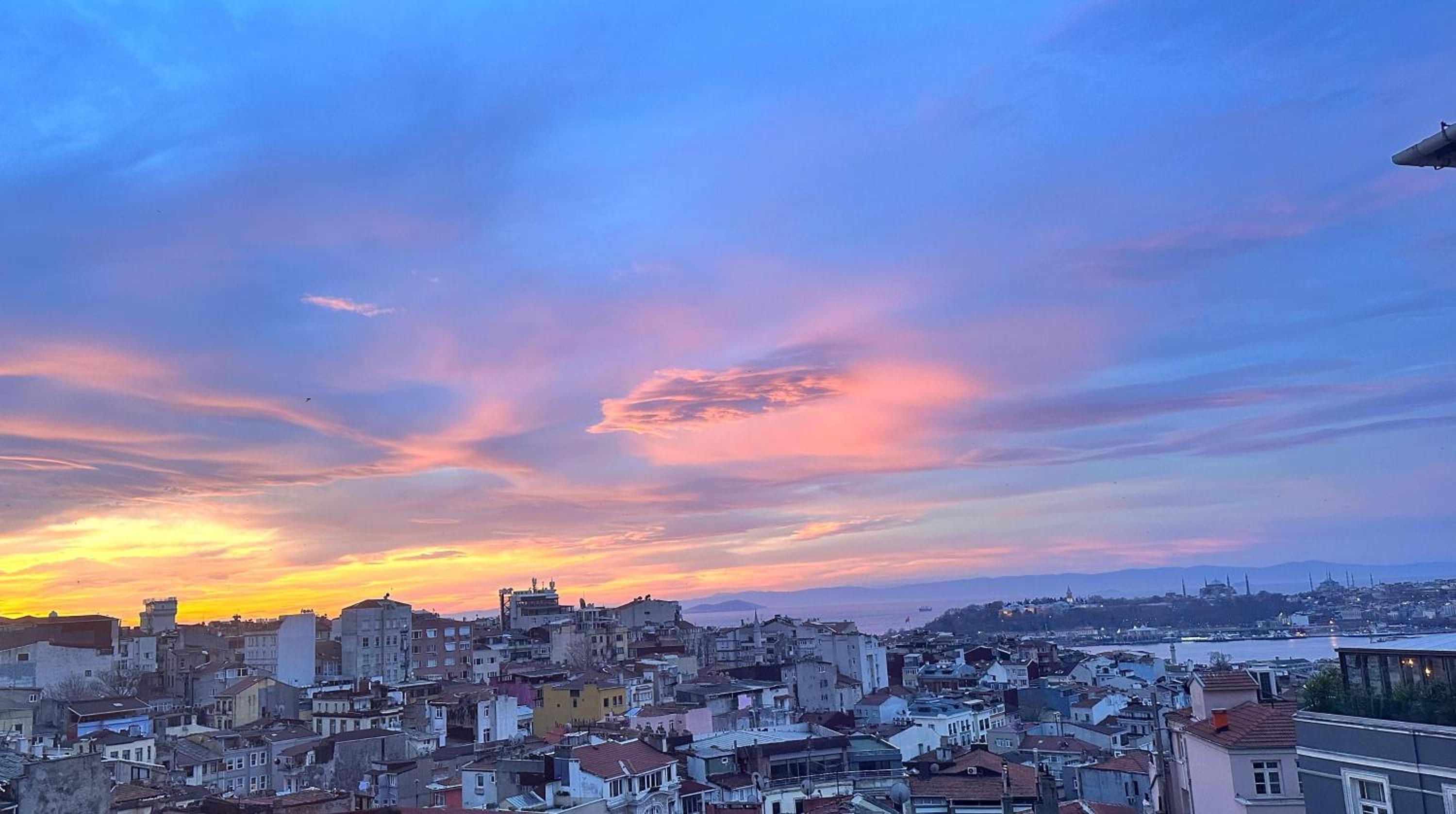 Hotel Next2 becomes Next2 Otel. - Image 6