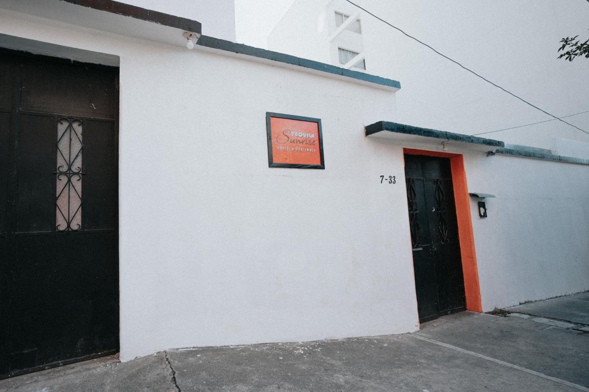 Hotel Tequila Sunrise Hostel - Image 1