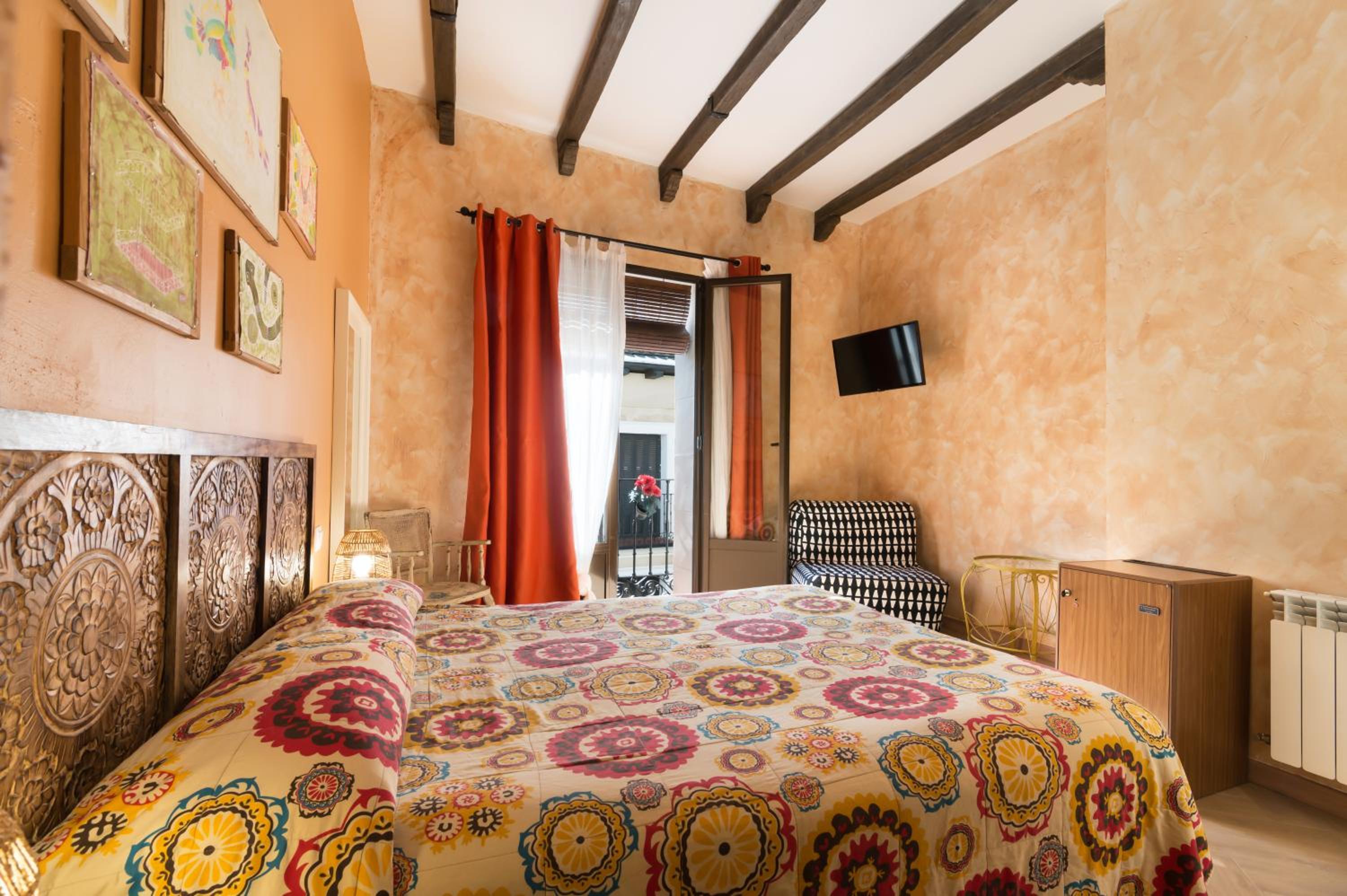 Hostal Artistic B&B