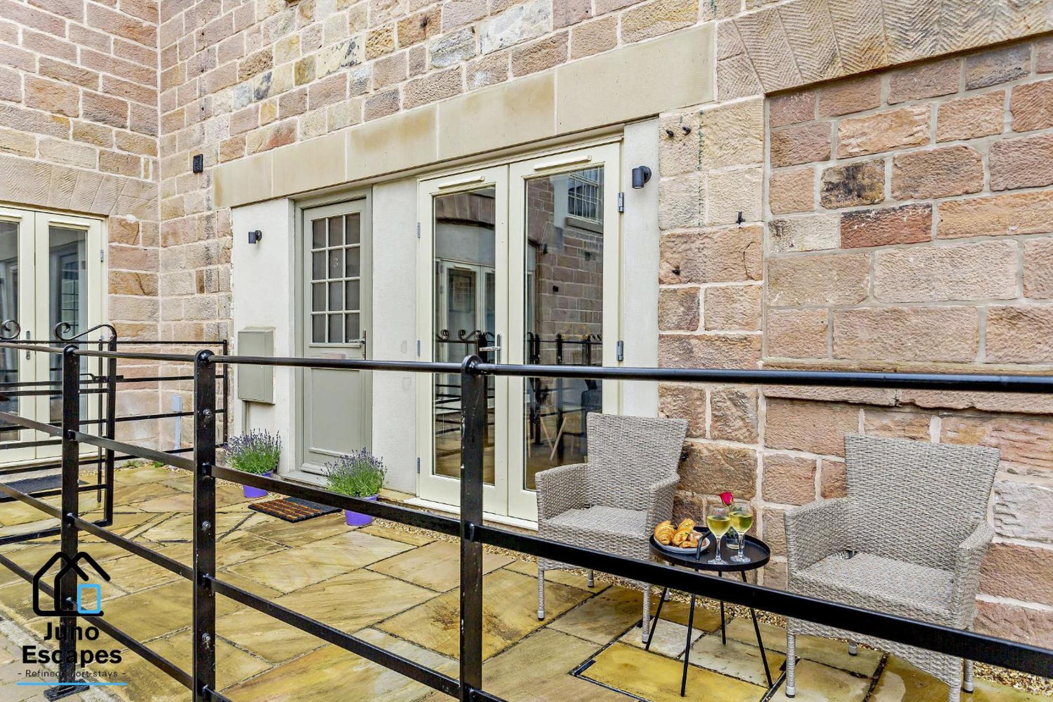 Harrogate Vacations - Character filled Courtyard Escape - Property Image 4