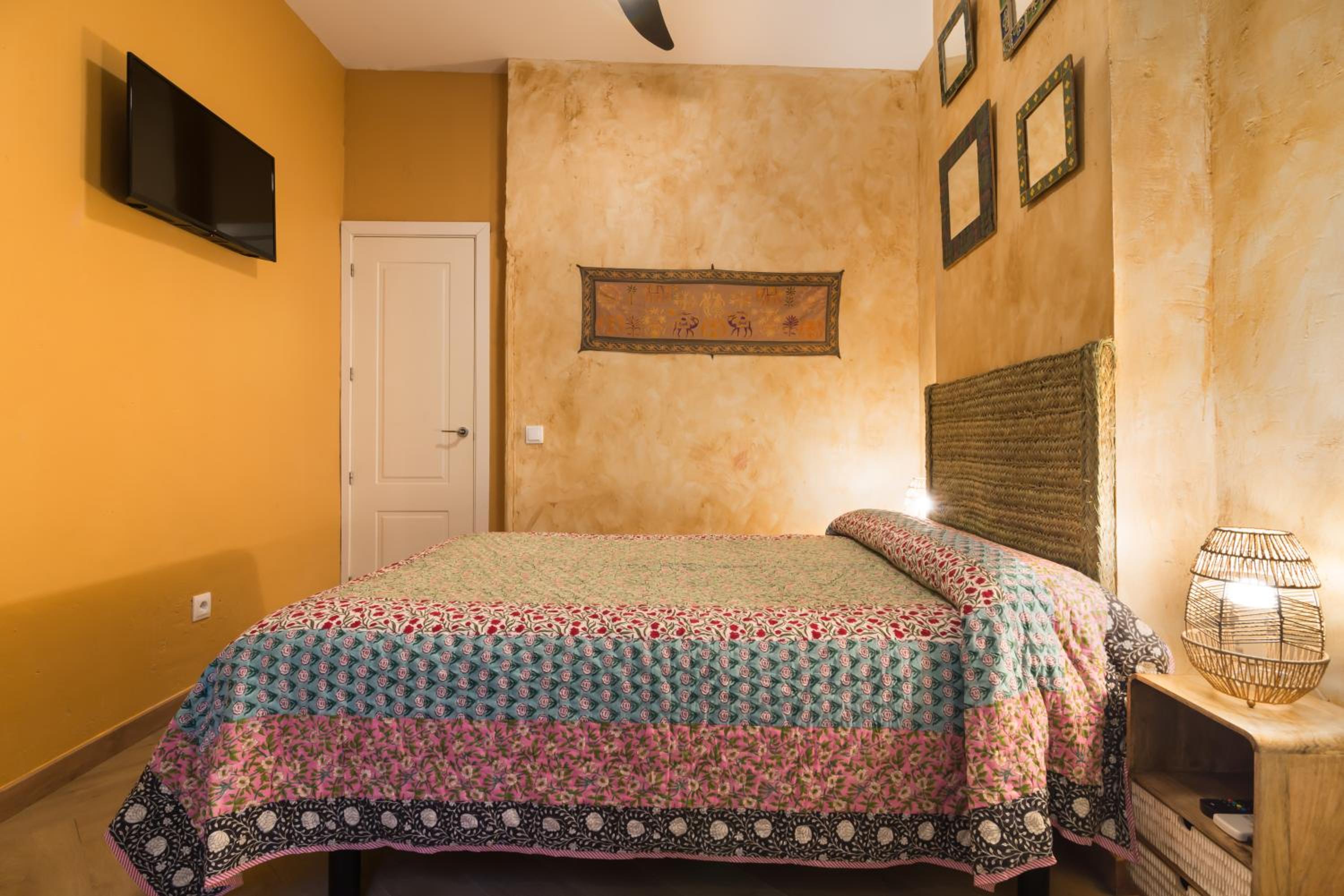 Hostal Artistic B&B