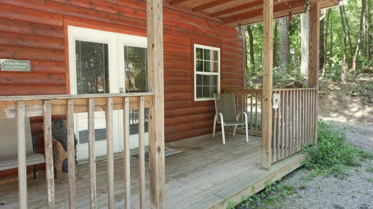 The Cave at Shady Woods - 1 Bedroom Studio - Walk to Downtown!