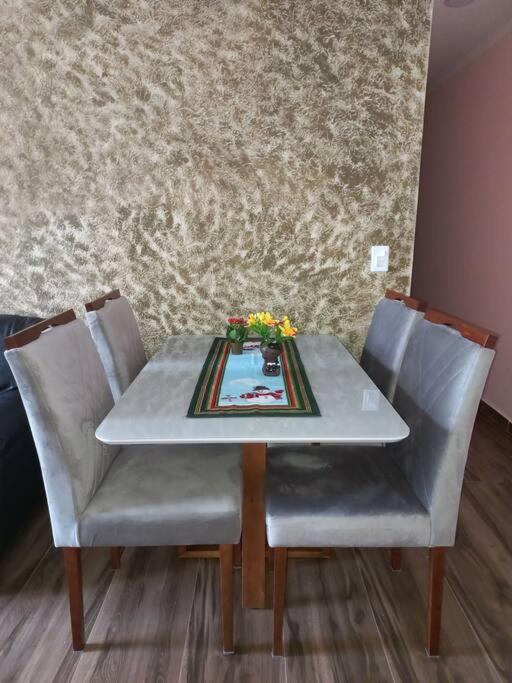 Martim de Sá apartamento completo com piscina