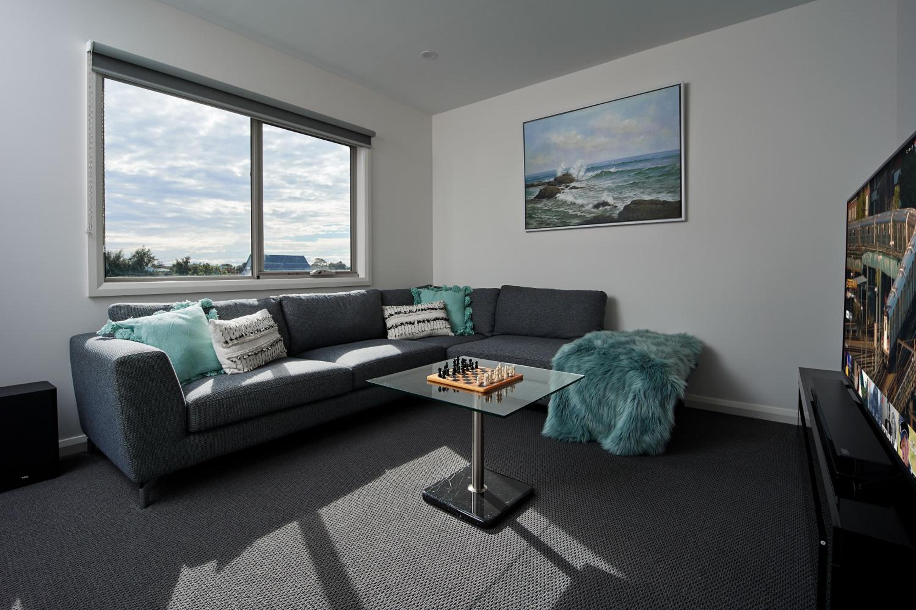 Luxury Pet-Friendly 4BR Home Walk to Beach