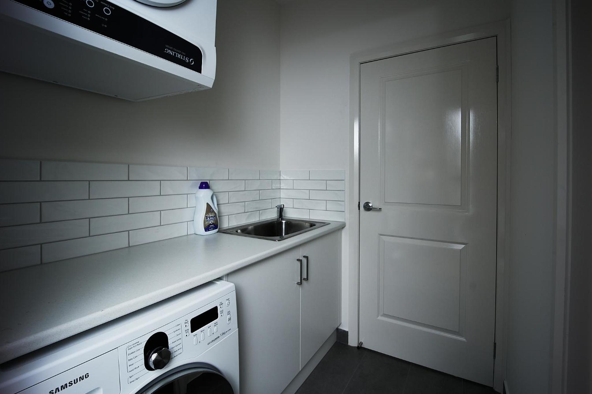 Luxury Pet-Friendly 4BR Home Walk to Beach