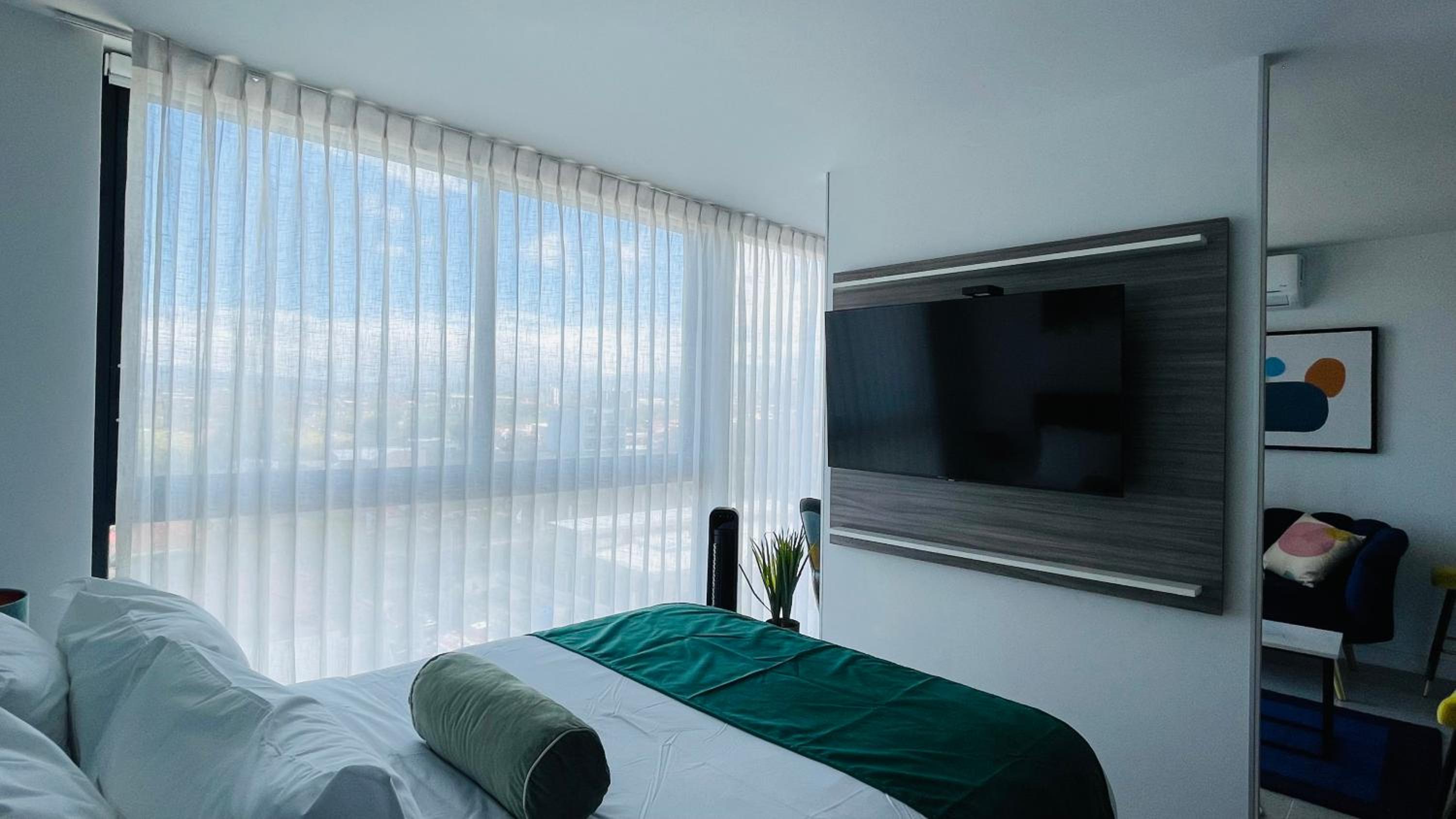 SkyGarden Nunciatura Luxury Apartment #705