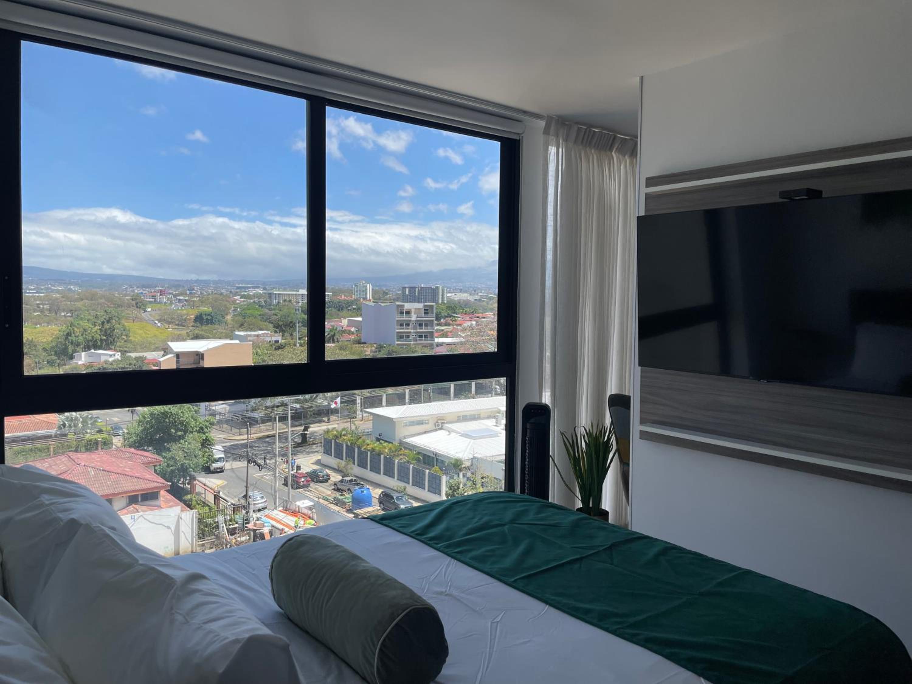 SkyGarden Nunciatura Luxury Apartment #705