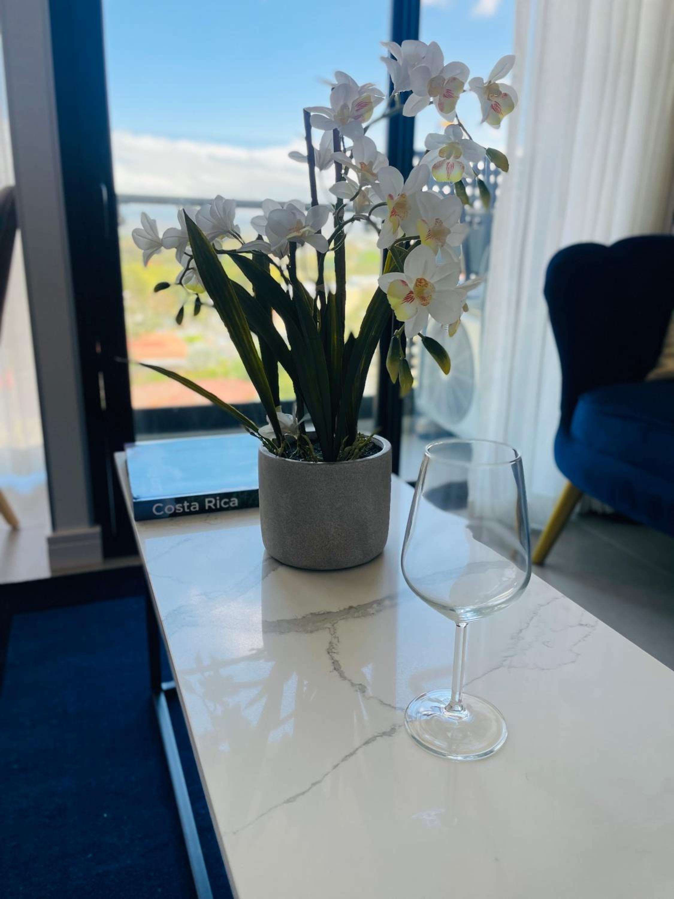 SkyGarden Nunciatura Luxury Apartment #705