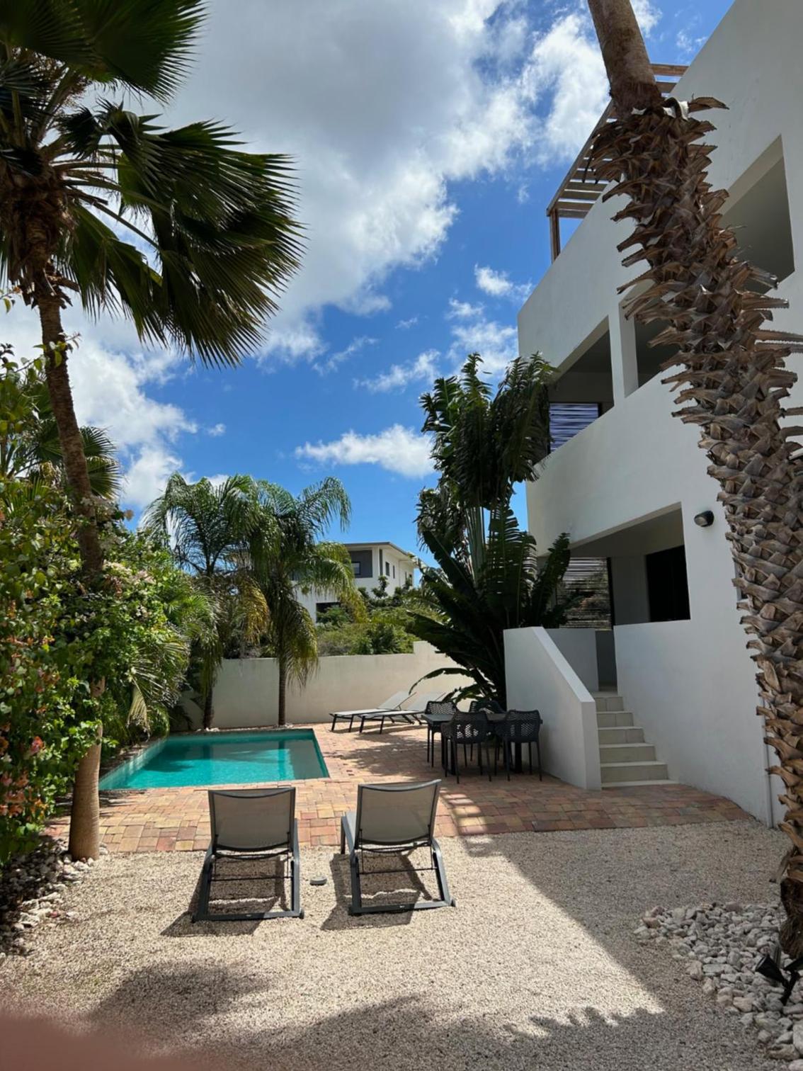 MAJOR. Suites Curaçao