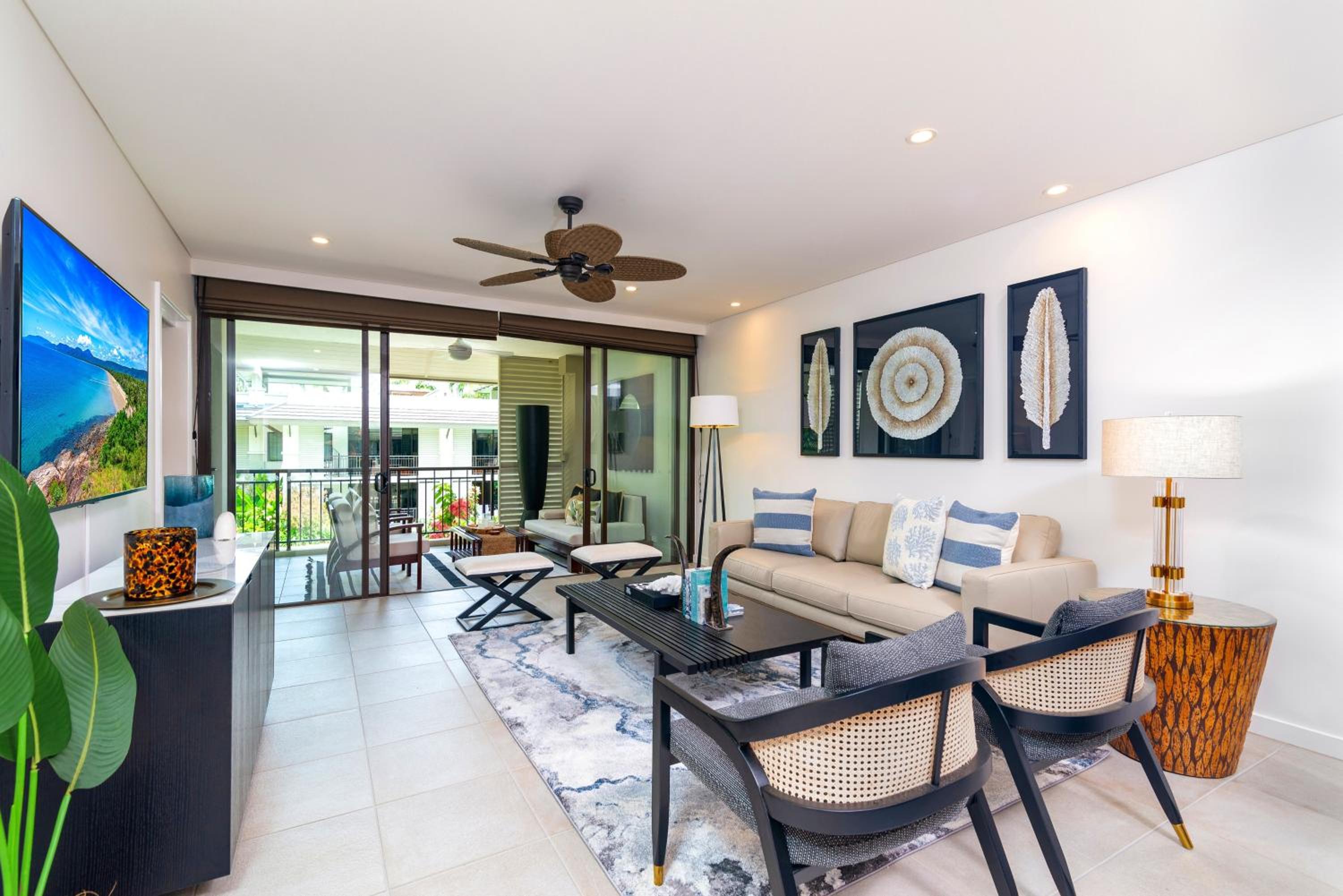 The Posh Penthouse With Stunning Rooftop Oasis, Free Parking And WIFI