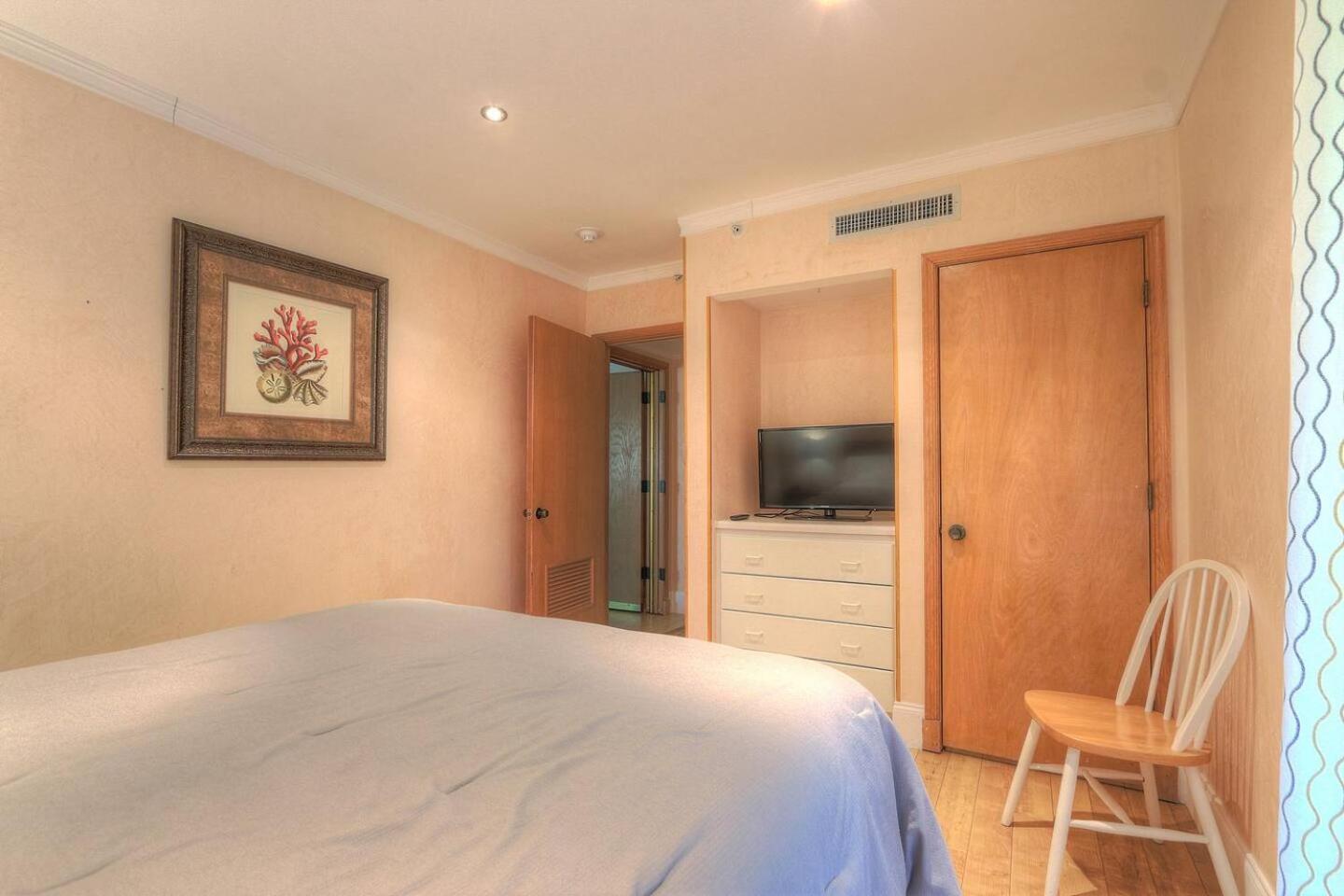 Perfect Condo Sleeps 8, Florida view 2